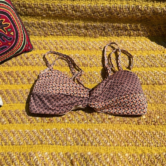 L*Space Ringo Shimmer Fabric Bikini Top size small - Picture 3 of 7